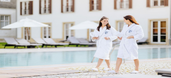 Wellness im Sommer: Entspannen und Wohlfühlen im Gräflicher Park Health &amp; Balance Resort