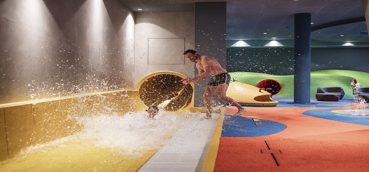 Action für Speedfans: Falkensteiner Family Resort Lido lockt mit der größten Indoor-Wasserrutsche Südtirols