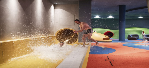 Action für Speedfans: Falkensteiner Family Resort Lido lockt mit der größten Indoor-Wasserrutsche Südtirols