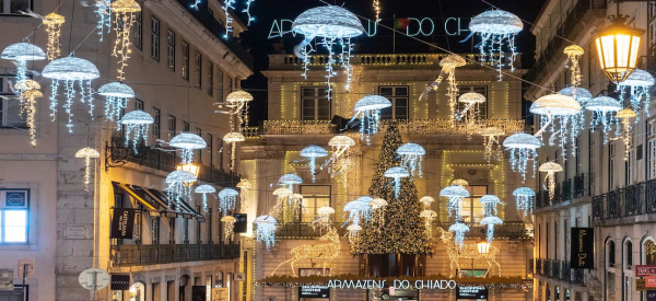 Weihnachtlicher Lichterglanz – 800 Lichtinstallationen lassen Lissabon strahlen