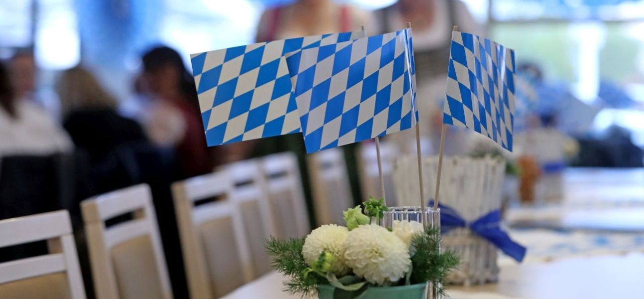 O’zapft is auf dem Main: Die Schiffe der Primus-Linie werden bei den Oktoberfest-Fahrten zum schwimmenden Festzelt 