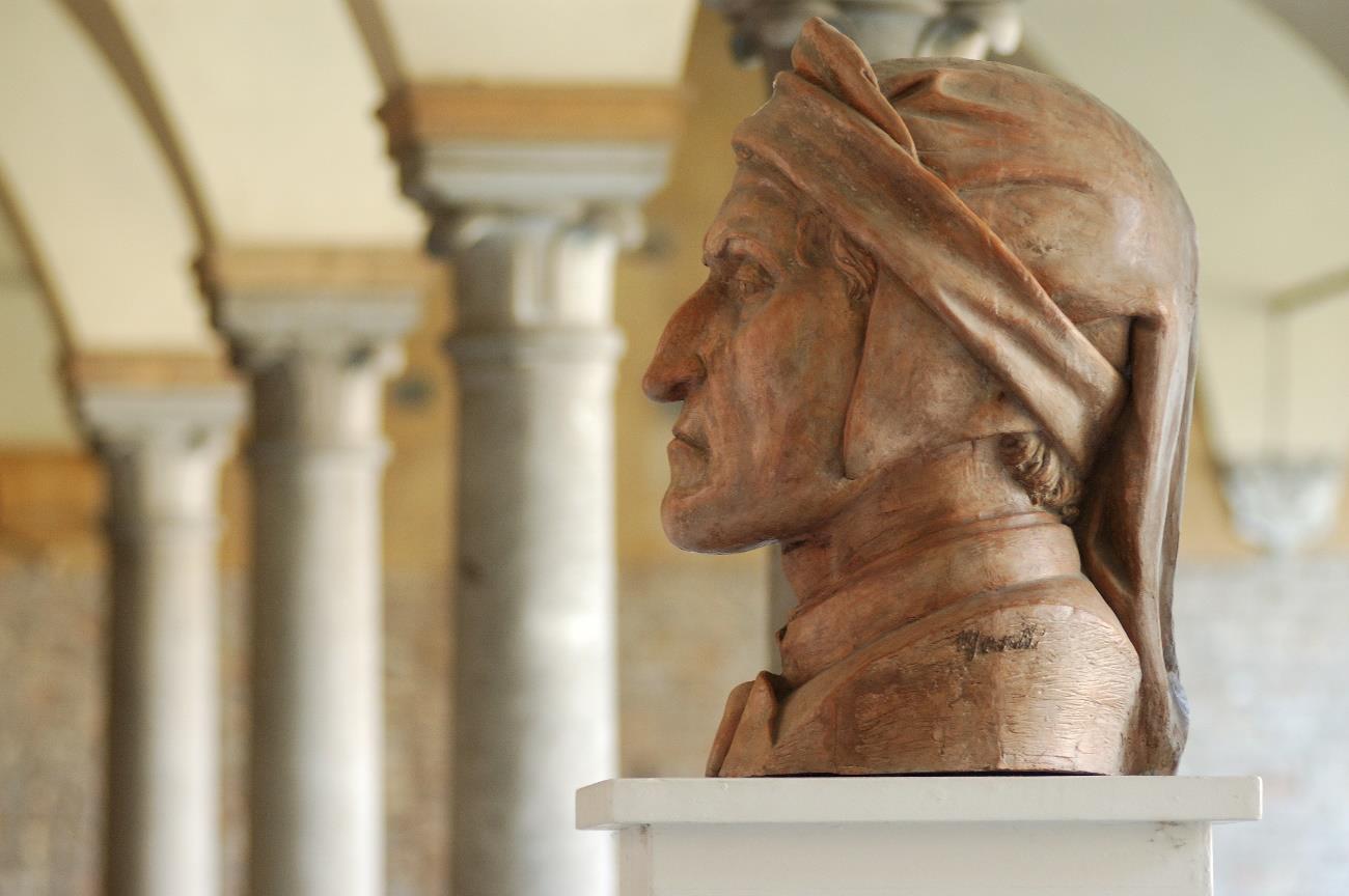 Dantes 700. Todestag: Auf den Spuren des „Vaters der italienischen Sprache“ - Ausstellungen, Konzerte und 395 Kilometer Wanderwege