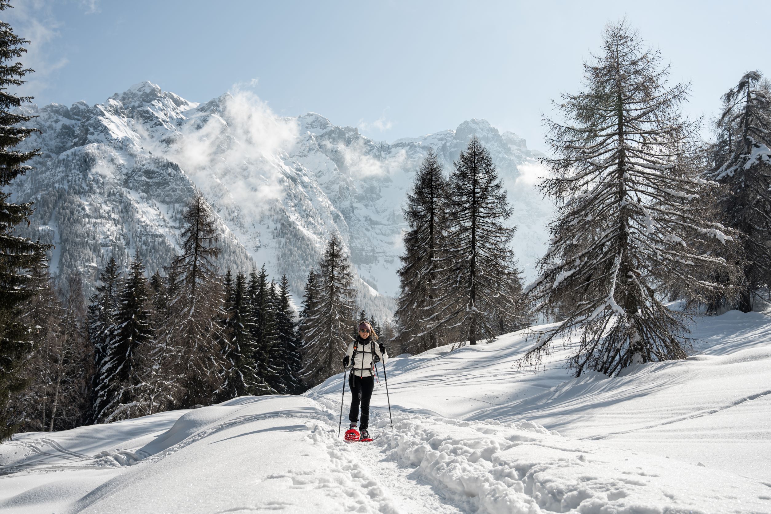 Winterspaziergänge im Trentino: Mit Schneeschuhen durch unberührte Landschaften wandern