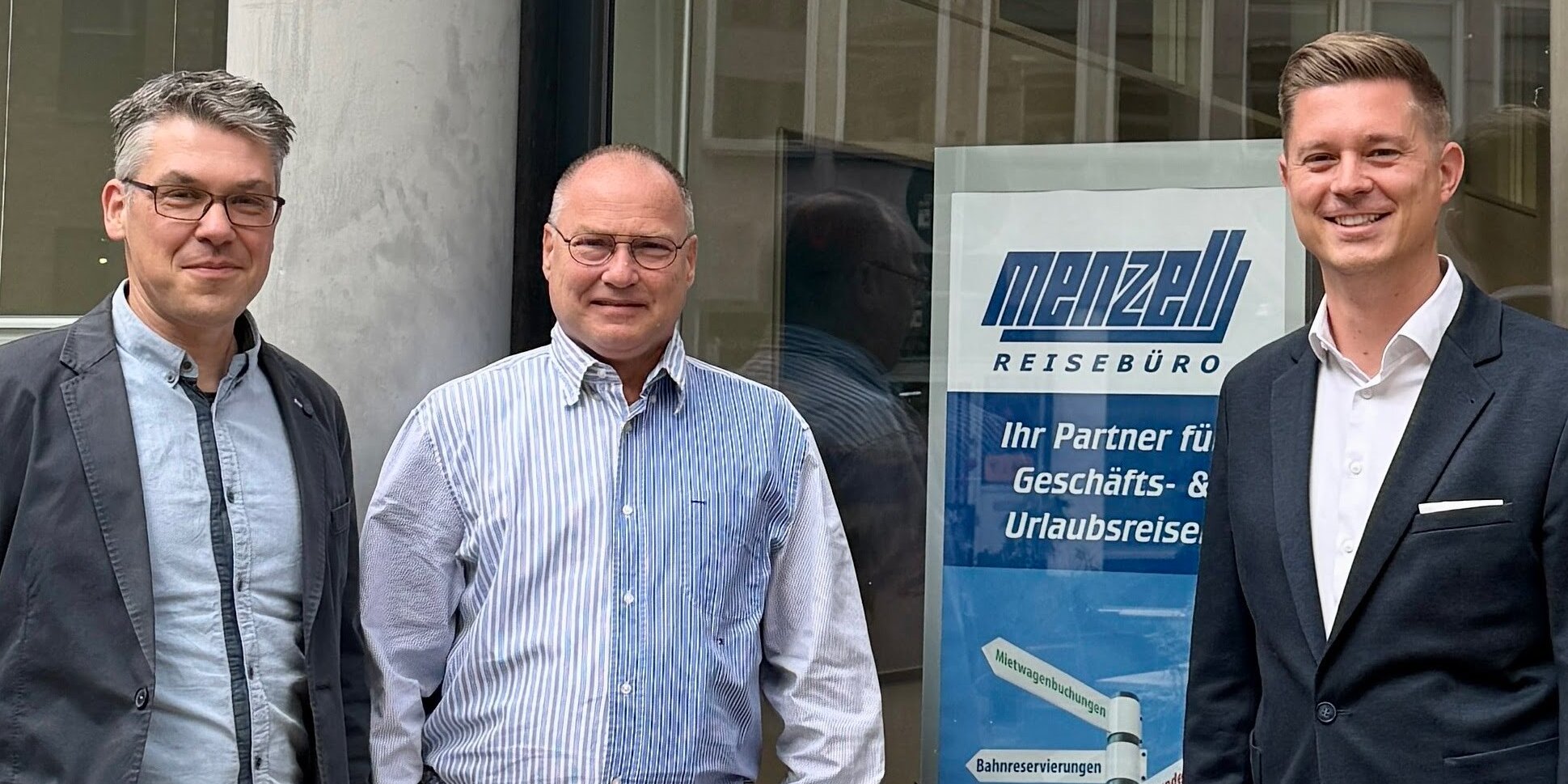 v.l.n.r.: Andreas Preuß und Andreas Folkmann von der Menzell Reisebüro GmbH freuen sich mit DERPART-Geschäftsführer Andreas Weber über die neue Partnerschaft.     ©DERPART 